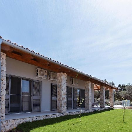 Villa Kadila With Heated Pool And Sauna For Family Lun  Dış mekan fotoğraf